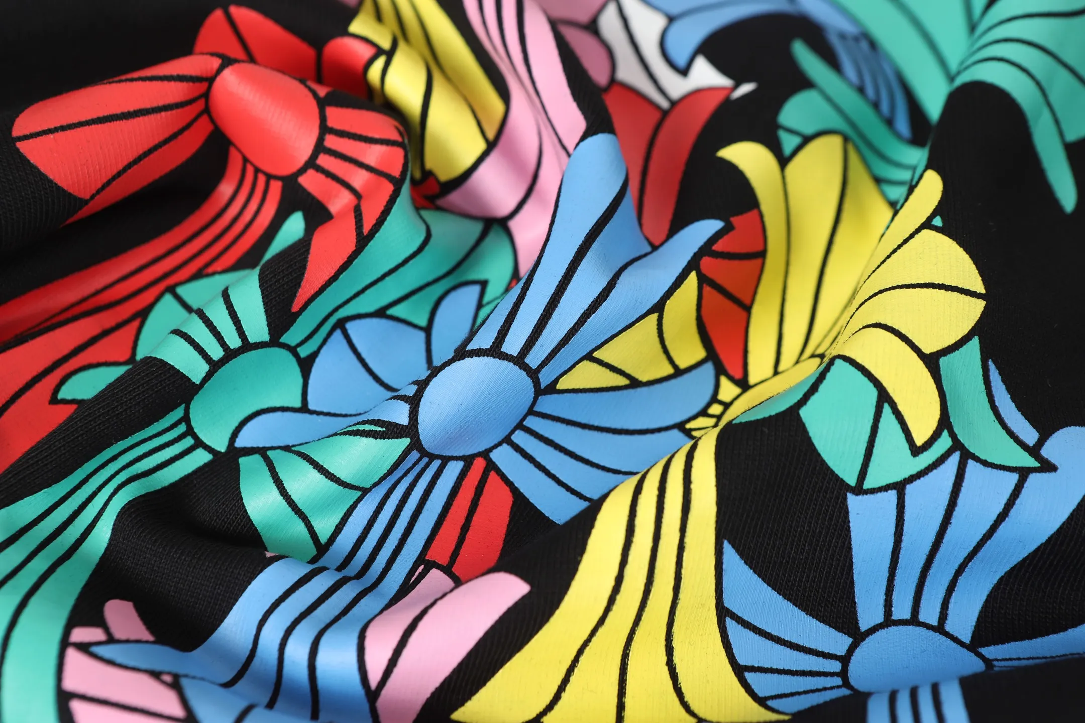🅿️260 Come Hearts/Cro Hearts Colorful Cross Sanskrit Printed Long Sleeves, great for autumn and winter! Chest pockets, high weight threads on collar and cuffs, custom woven and dyed 280g double yarn pure cotton fabric, washed anti-counterfeiting tags and other auxiliary labels are all correct versions, super conspicuous, super good-looking, super atmospheric, same style for men and women! The overall upper body highlights fashion and individuality, and it is a recommended T-shirt for couples to wear together!! Color: black/white Size: XS-L